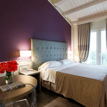 מלון Savoia Regency 4*
