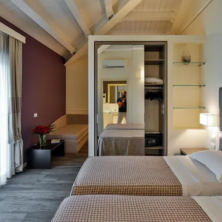 מלון Savoia Regency 4*